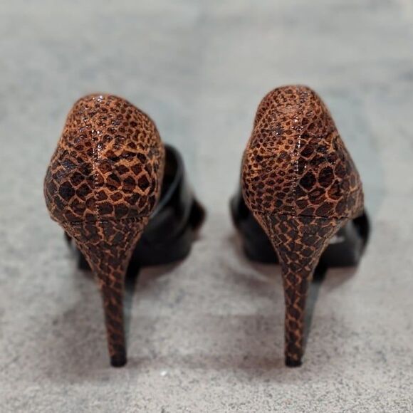 Carlos Santana Size 7.5M Twirl Leopard Print Strappy Brown Faux Suede Heels - Picture 3 of 5